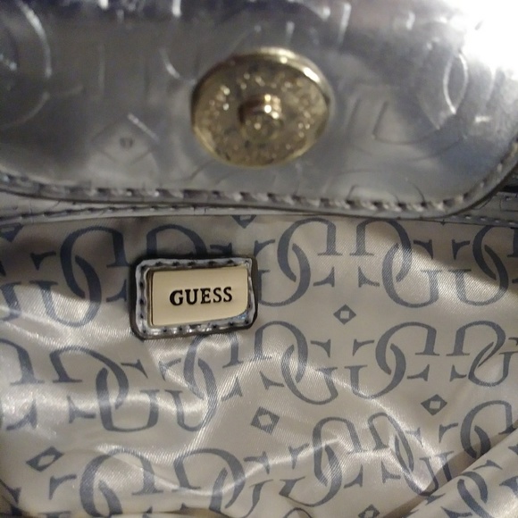 Guess purse - Picture 3 of 5